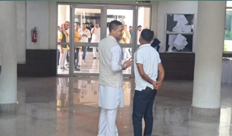 झारखंड राज्यसभा चुनाव: दूसरी सीट पर रोमांचक मुकाबला, विधायकों ने डाले वोट