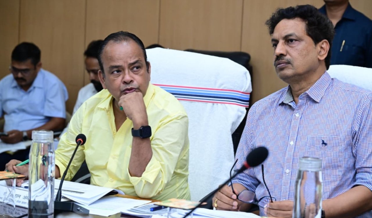 Health Minister takes a tough stance on improving the healthcare system; issues a 15-day ultimatum.