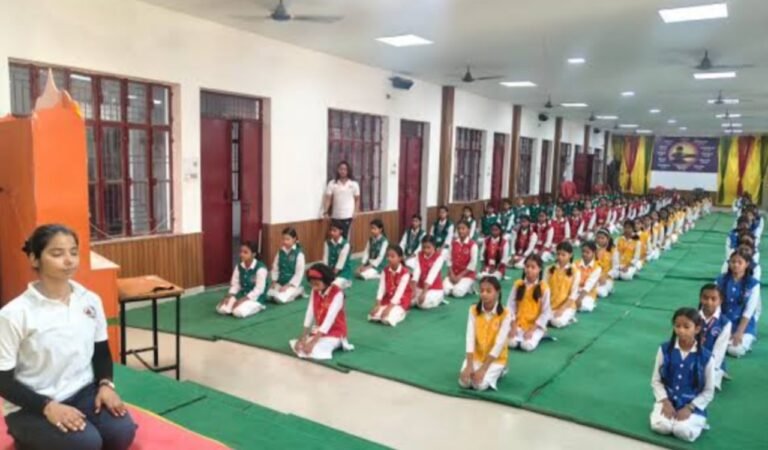 अंतरराष्ट्रीय योग दिवस पर 20 और 21 जून को सुबह खुलेंगे सभी सरकारी स्कूल