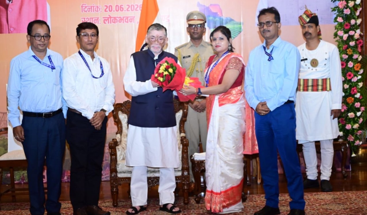 Governor lauds the contribution of the Bengali community on West Bengal Foundation Day.