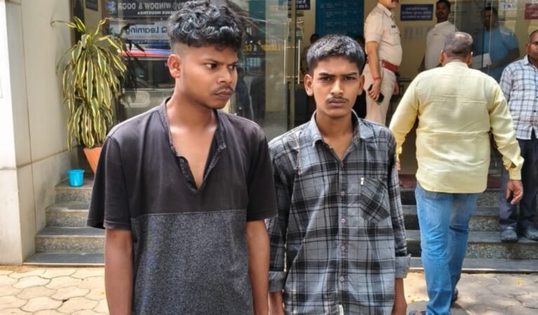 रांची में मोबाइल छिनतई गिरोह का भंडाफोड़, दो आरोपी गिरफ्तार, तीन मोबाइल और बाइक बरामद