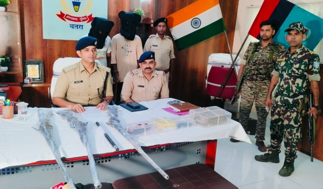 Police solve kidnapping case in Chatra; six people rescued safely, five criminals arrested.