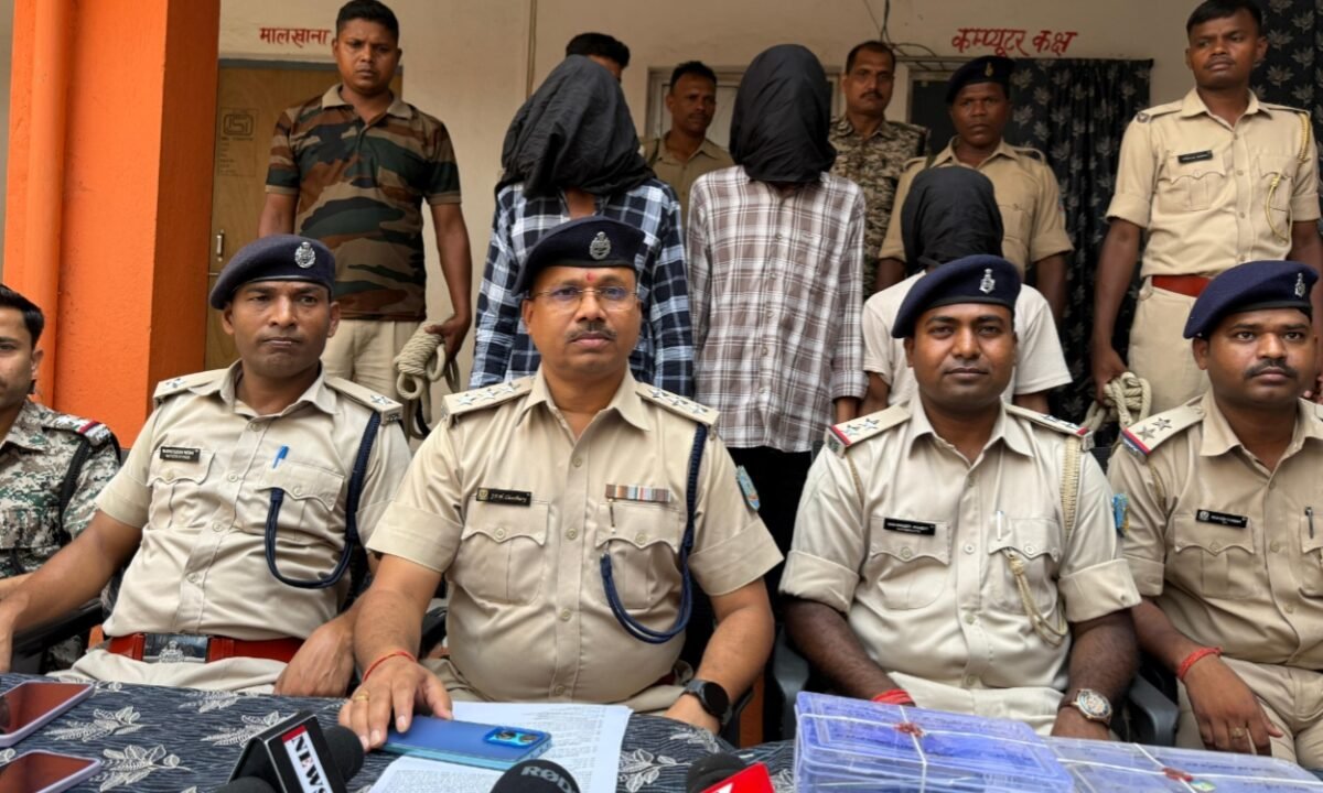 Major crackdown by Godda Police: Three notorious criminals arrested in the Poraiyahat firing incident; weapons and vehicle seized.