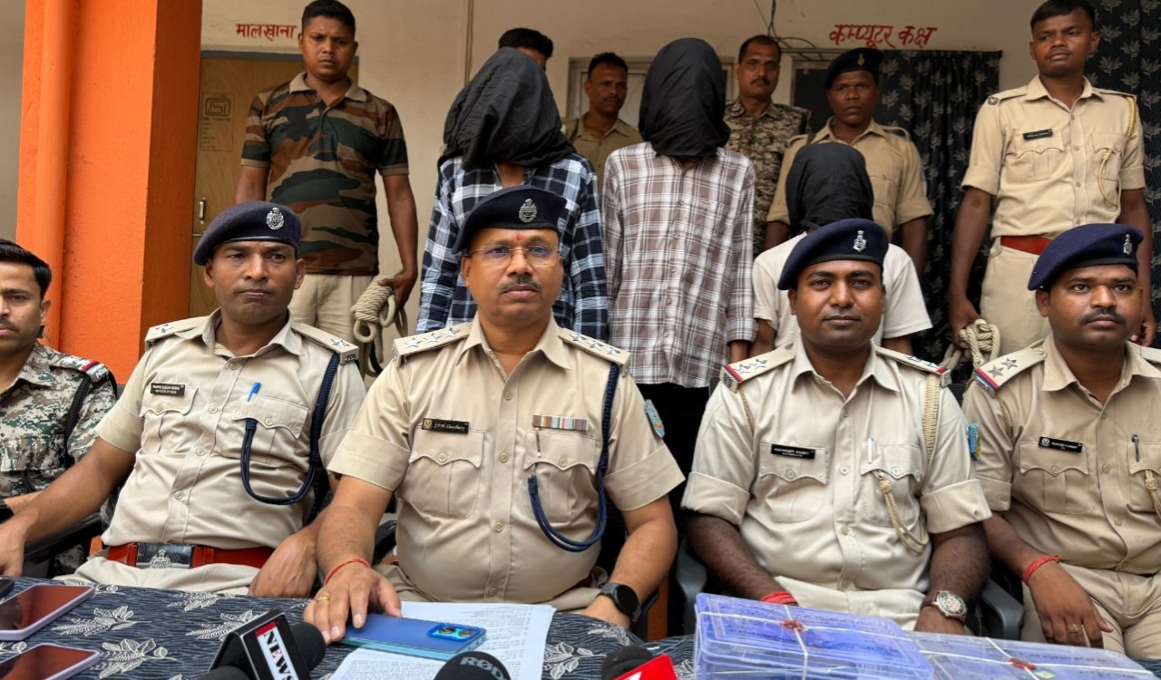 Major crackdown by Godda Police: Three notorious criminals arrested in the Poraiyahat firing incident; weapons and vehicle seized.