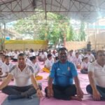 अंतरराष्ट्रीय योग दिवस पर भाजपा रांची महानगर कार्यालय में योग शिविर, बच्चों ने दिखाया योग कौशल Yoga camp held at the BJP Ranchi city office on International Yoga Day; children showcased their yoga skills.