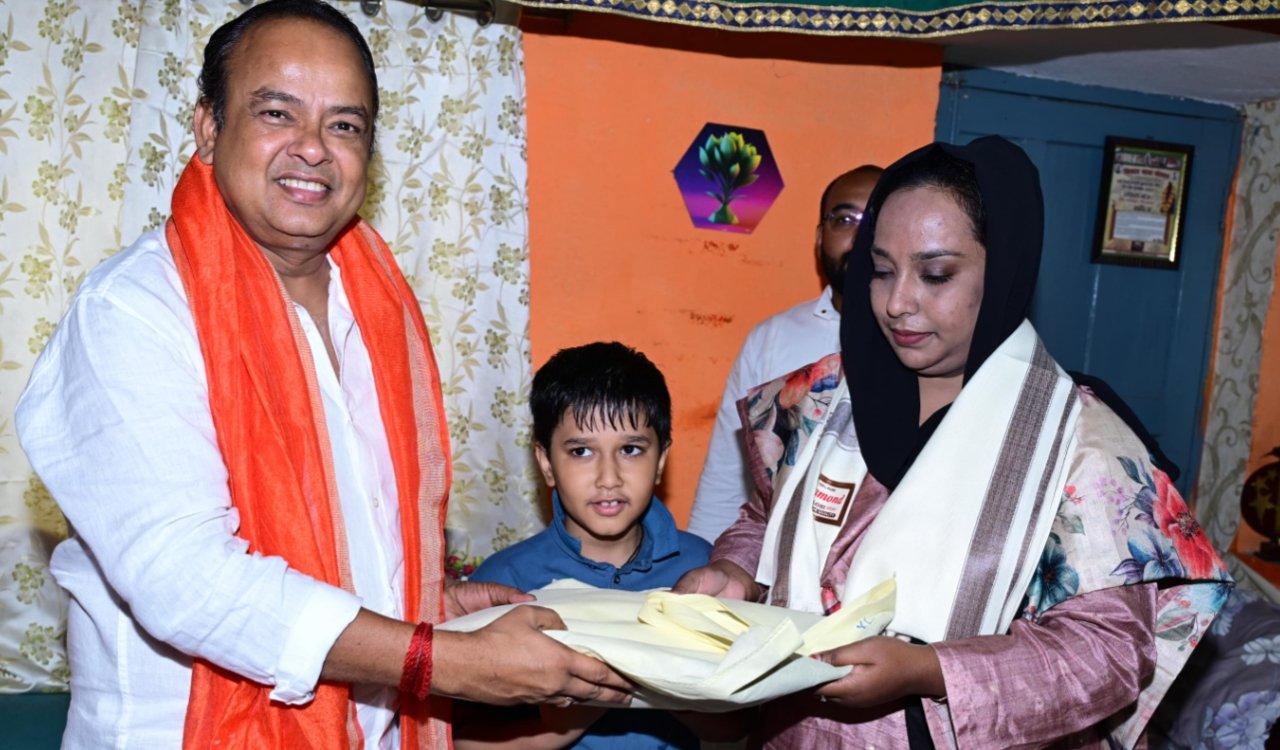 Health Minister honored yoga instructor Rafia Naz on World Yoga Day.