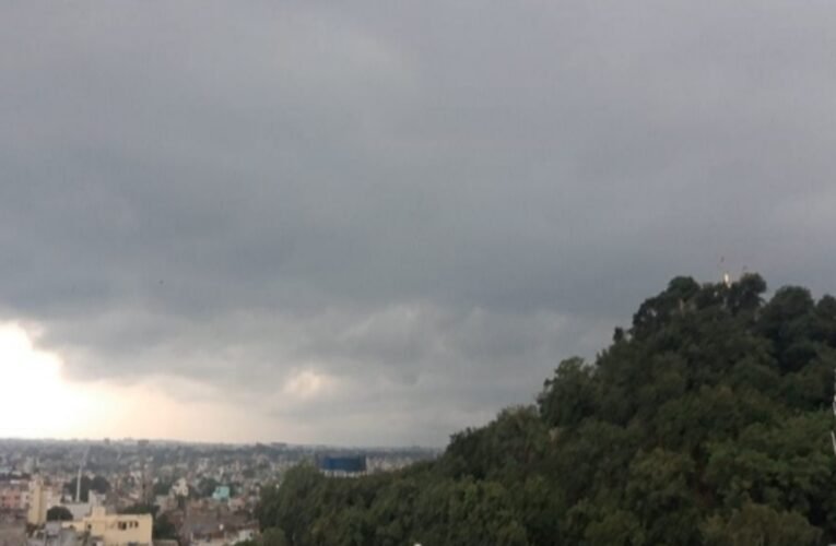 Cloudy skies will prevail across the state, including Ranchi; rain accompanied by thunder and lightning is likely in the afternoon, while heat and humidity will persist.