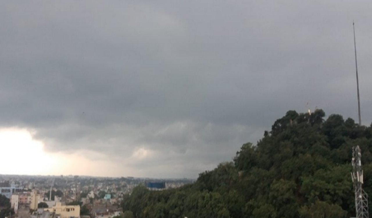 Cloudy skies will prevail across the state, including Ranchi; rain accompanied by thunder and lightning is likely in the afternoon, while heat and humidity will persist.