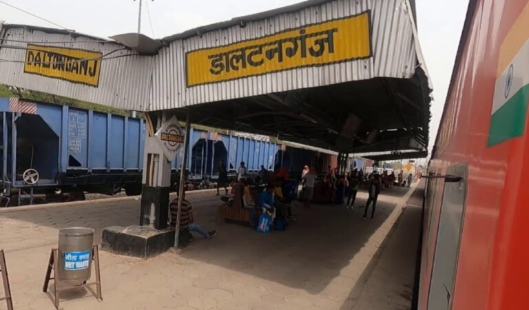 पलामू होकर गुजरने वाली 14 पैसेंजर ट्रेनें रद्द, 16 एक्सप्रेस ट्रेनों का रूट बदला; 28 जून तक यात्रियों को परेशानी