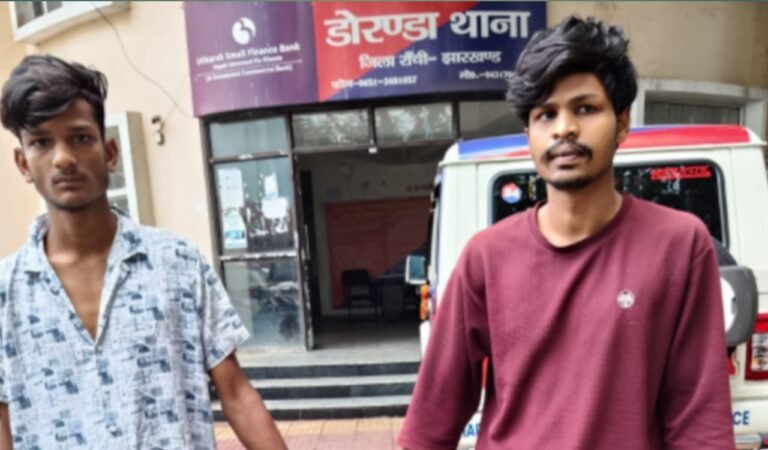 रांची में टेम्पू लूटकांड का खुलासा, दो अपराधी गिरफ्तार, चोरी के जेवर और मोबाइल बरामद