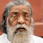 'Dishom Guru' Shibu Soren to receive the Padma Bhushan award today; his wife, Rupi Soren, will accept it.
