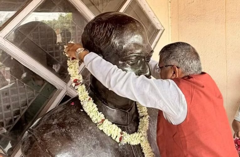 Tribute paid at the BJP state office on the 73rd martyrdom anniversary of Dr. Syama Prasad Mukherjee.