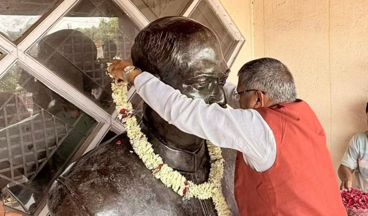 Tribute paid at the BJP state office on the 73rd martyrdom anniversary of Dr. Syama Prasad Mukherjee.