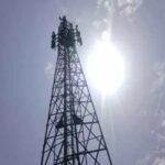 Young woman climbs mobile tower for lover in Bokaro; says she will come down only after seeing his face.