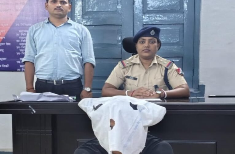 Mobile thief arrested by RPF Hatia; stolen mobile recovered.