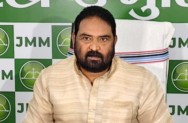 Padma Bhushan for 'Dishom Guru' Shibu Soren: JMM terms it an honour for Jharkhand's struggle and identity.