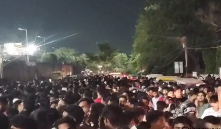 जेपीएल क्रिकेट मैच के फाइनल में उमड़ी भीड़, JSCA स्टेडियम के वेस्ट गेट पर भगदड़ जैसी स्थिति, कई घायल