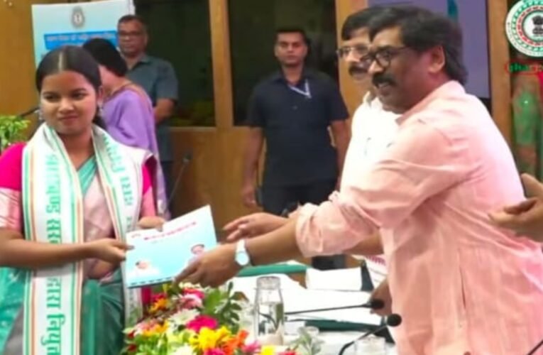 स्वास्थ्य विभाग में 262 नवनियुक्त अभ्यर्थियों को मिला नियुक्ति पत्र, मुख्यमंत्री ने दिलाई जनसेवा की जिम्मेदारी