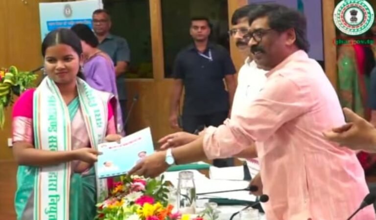 स्वास्थ्य विभाग में 262 नवनियुक्त अभ्यर्थियों को मिला नियुक्ति पत्र, मुख्यमंत्री ने दिलाई जनसेवा की जिम्मेदारी