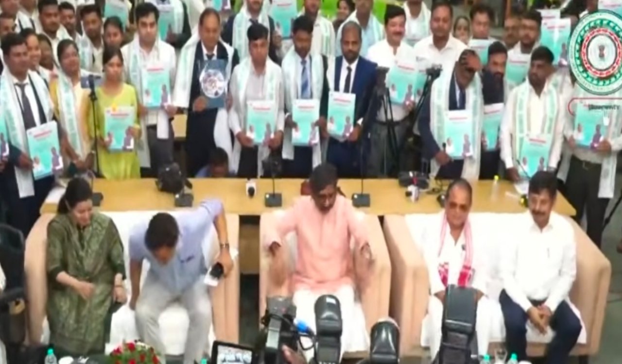 262 newly recruited candidates in the Health Department received their appointment letters; the Chief Minister administered the oath of responsibility for public service.