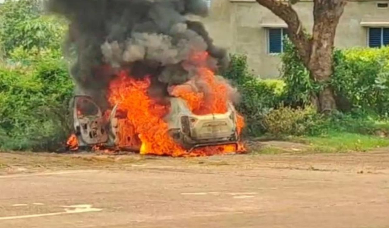 Moving car turns into a fireball; family saves lives by jumping out.
