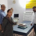 रांची में अवैध अल्ट्रासाउंड सेंटर पर प्रशासन की बड़ी कार्रवाई, मशीन समेत उपकरण जब्त Major crackdown by administration on illegal ultrasound center in Ranchi; machinery and equipment seized.