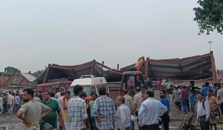 कोलकाता में निर्माणाधीन गोदाम की छत गिरी, 5 मजदूरों की मौत; राहत-बचाव में सेना भी तैनात