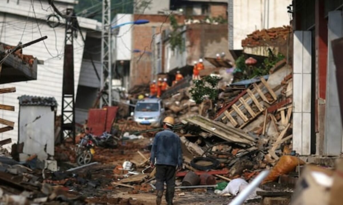 Two powerful earthquakes hit Venezuela; tsunami alert issued; several buildings collapsed, panic among the people.