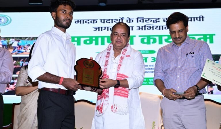 नशा मुक्त झारखंड जनआंदोलन बनेगा, तस्करों की सूचना देने पर मिलेगा पुरस्कार: डॉ. इरफान अंसारी