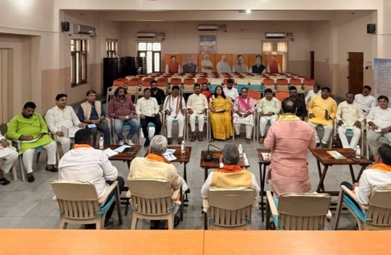 Meeting of media, spokesperson, and social media in-charges at the BJP state office; emphasis on strengthening the organization.