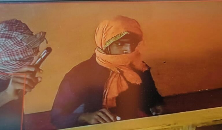 पलामू में दिनदहाड़े प्रज्ञा केंद्र से एक लाख की लूट, सीसीटीवी में कैद हुए अपराधी