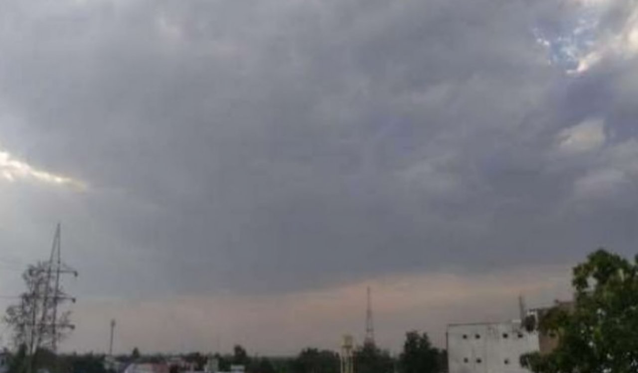 Rain accompanied by thunderstorms is likely across Jharkhand, including Ranchi, today; this will bring some relief from the heat.