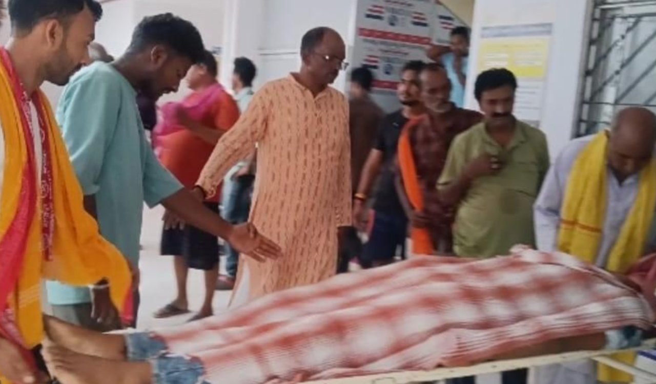 Youth dies in Simdega road accident; last rites performed amidst a somber atmosphere.