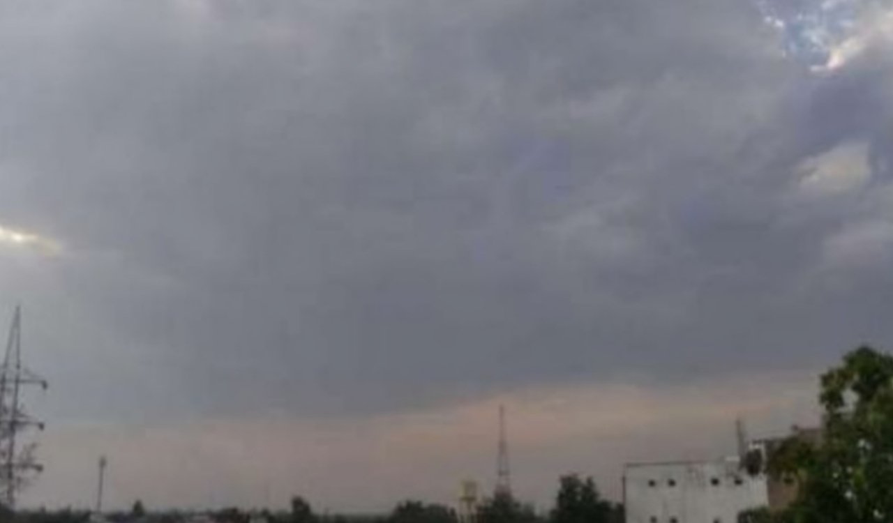 Weather in Ranchi and across Jharkhand today: Partly cloudy skies with a possibility of rain accompanied by thunder and lightning.