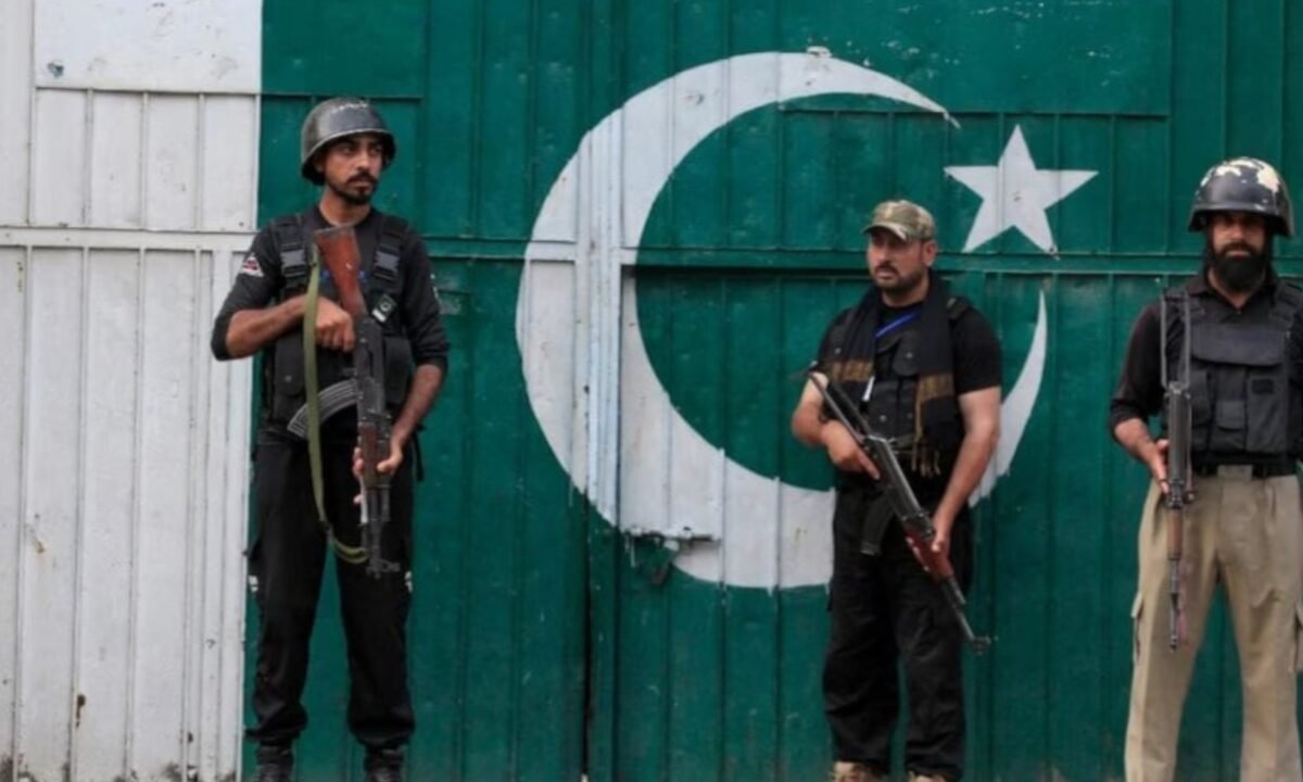 Major suicide attack on Sindh Rangers headquarters in Karachi; 4 personnel killed, 5 terrorists shot dead in the ensuing encounter.