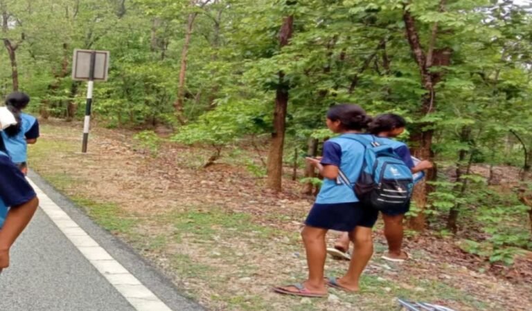 सुब्रतो कप में बदइंतजामी का आरोप: 17 किमी पैदल लौटीं छात्राएं, शिक्षा विभाग ने दिए जांच के आदेश