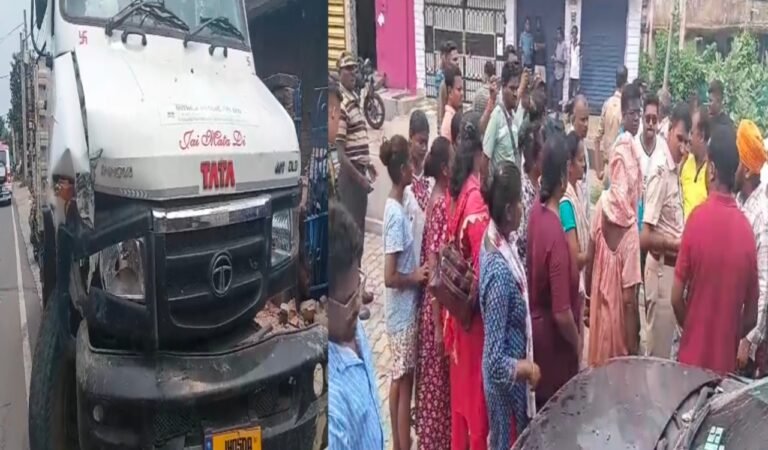 जमशेदपुर: नशे में धुत ट्रक चालक का तांडव, सड़क किनारे खड़ी कई गाड़ियों को रौंदा; मचा हड़कंप