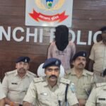 नामकुम से अवैध अफीम के साथ तस्कर गिरफ्तार, बाइक और मोबाइल जब्त Smuggler arrested in Namkum with 4.305 kg of illegal opium; motorcycle and mobile phone seized.