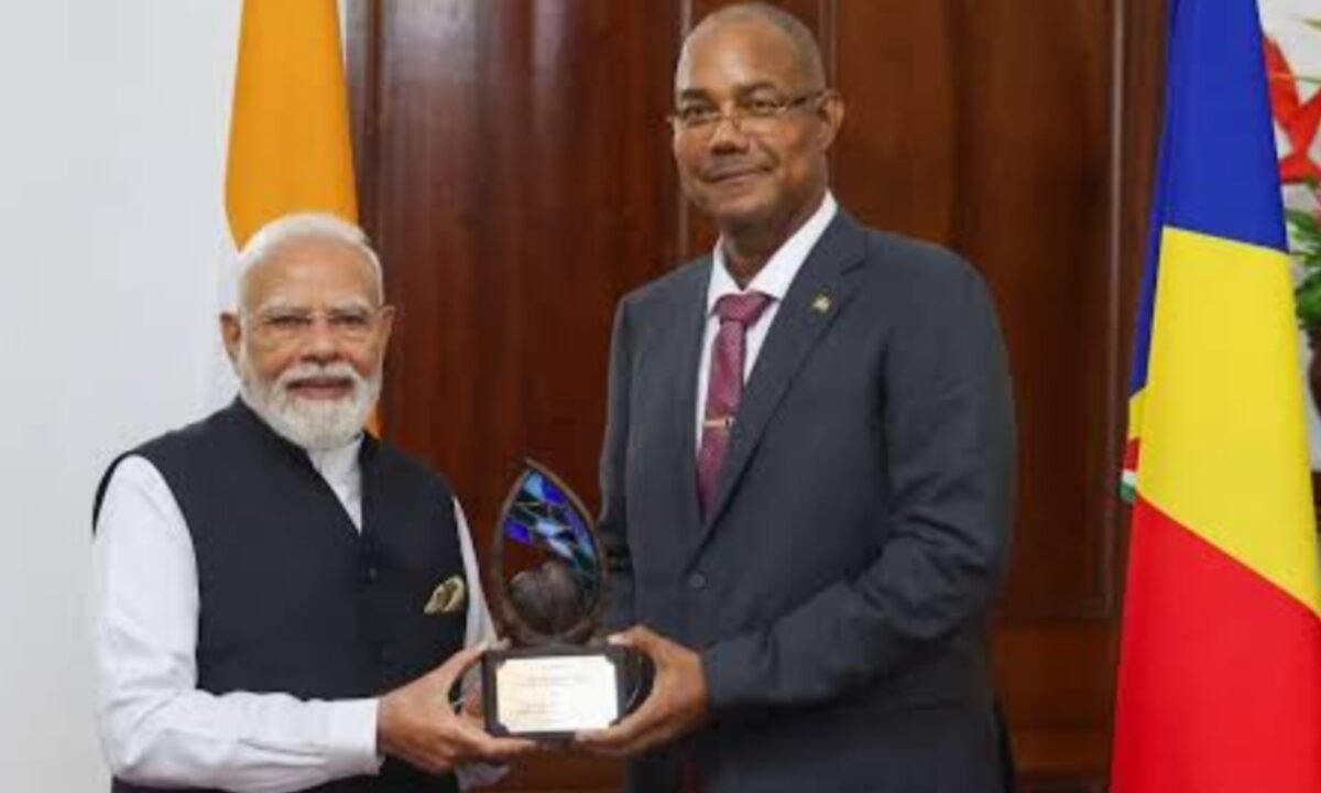 Seychelles honored Prime Minister Narendra Modi with the 'Guardian of the Blue Horizon' award.
