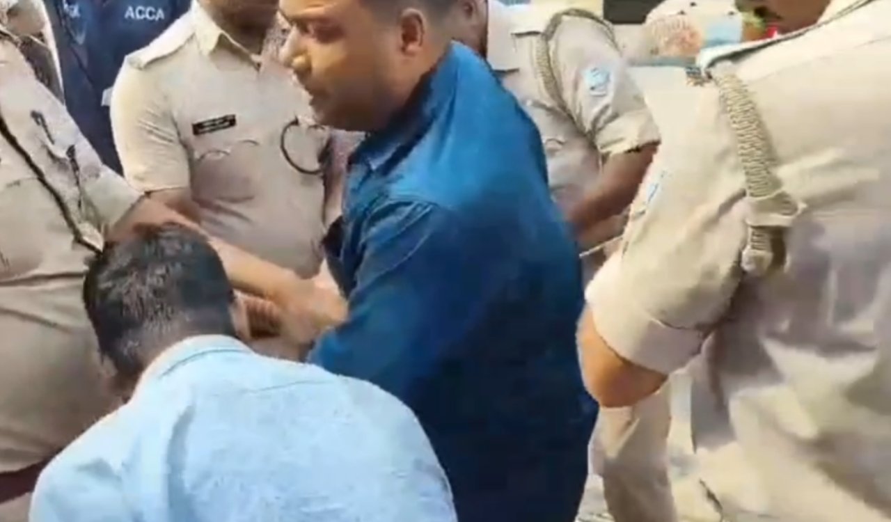Youth arrested at Koderma railway station with a loaded pistol and 24 cartridges; accused of threatening passengers on the train.