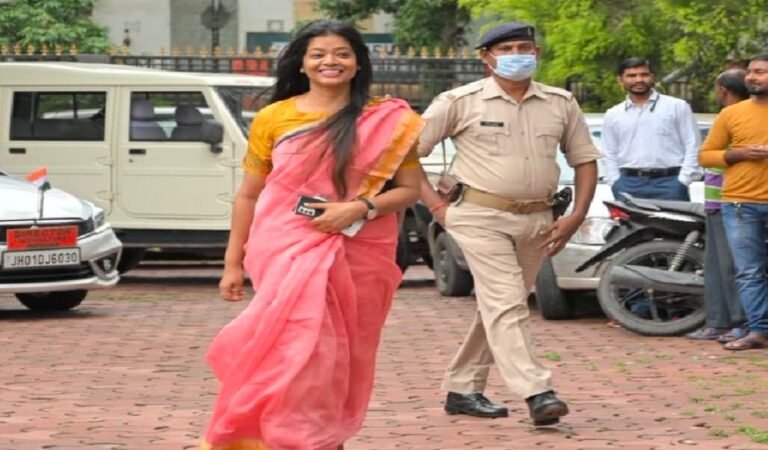 धार्मिक प्रार्थना विवाद: ‘नैरेटिव भटक गया है’ – IRS निशा उरांव का मसीह समाज से तीखा सवाल, छेड़ी संविधान पर नई बहस