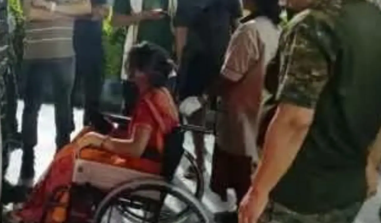 Speeding car wreaks havoc in Hazaribagh; over six people injured near Mission Hospital, four in critical condition.