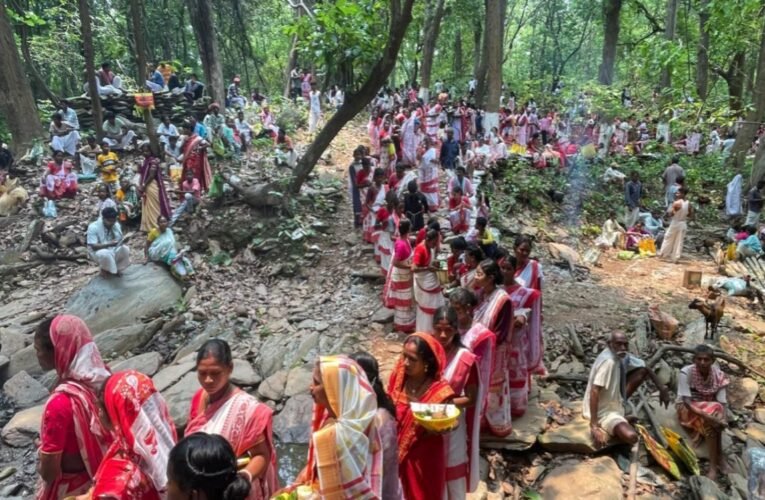 झारखंड में मानसून की बेरुखी से किसान चिंतित: धान की रोपनी अटकी, अच्छी बारिश के लिए शुरू हुई ‘पहाड़ पूजा’