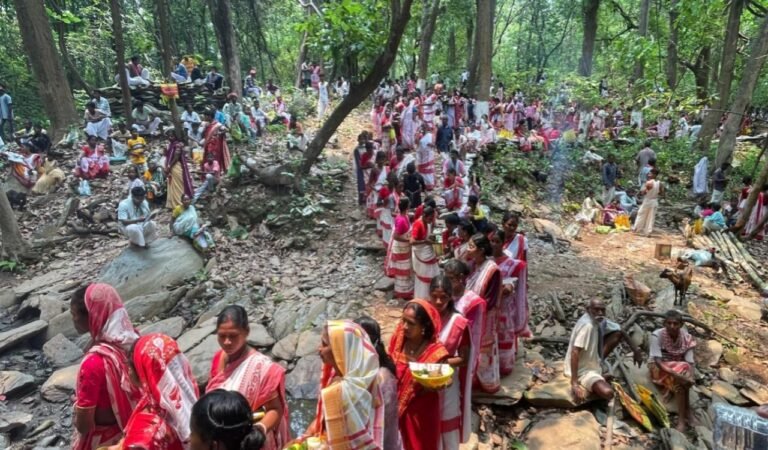 झारखंड में मानसून की बेरुखी से किसान चिंतित: धान की रोपनी अटकी, अच्छी बारिश के लिए शुरू हुई ‘पहाड़ पूजा’