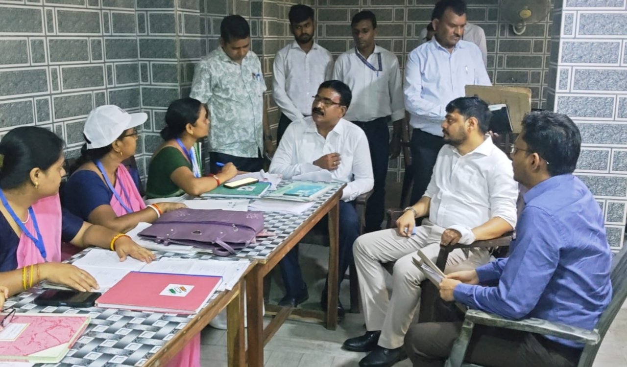 Chief Electoral Officer reviews BLOs' work in Dhanbad.