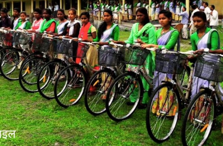 Meritorious students from Jharkhand get a boost: 800 students receive bicycles; free UPSC coaching also announced.