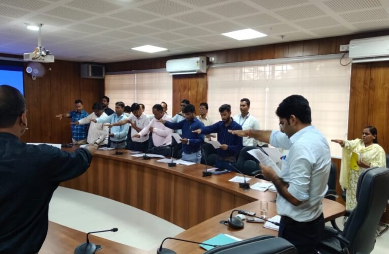 लोहरदगा: राशन वितरण में लापरवाही बर्दाश्त नहीं, उपायुक्त ने 30 जून तक काम पूरा करने का दिया अल्टीमेटम