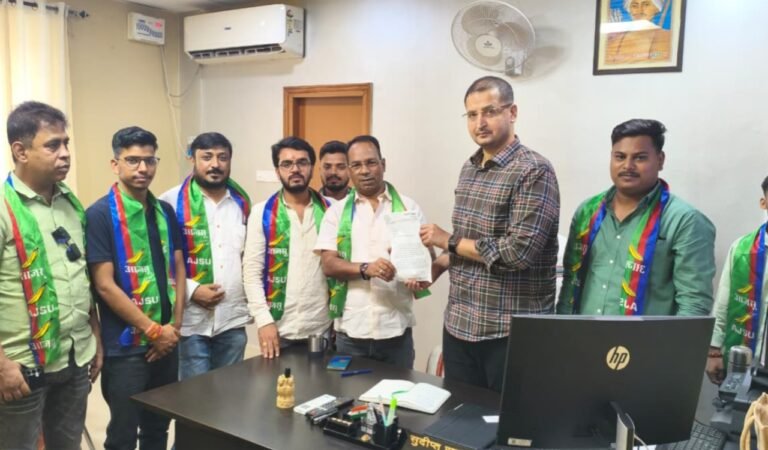 JCECB नामांकन से पहले स्थानीय प्रमाणपत्र जारी करने की मांग, युवा आजसू ने अरगोड़ा सीओ को सौंपा ज्ञापन