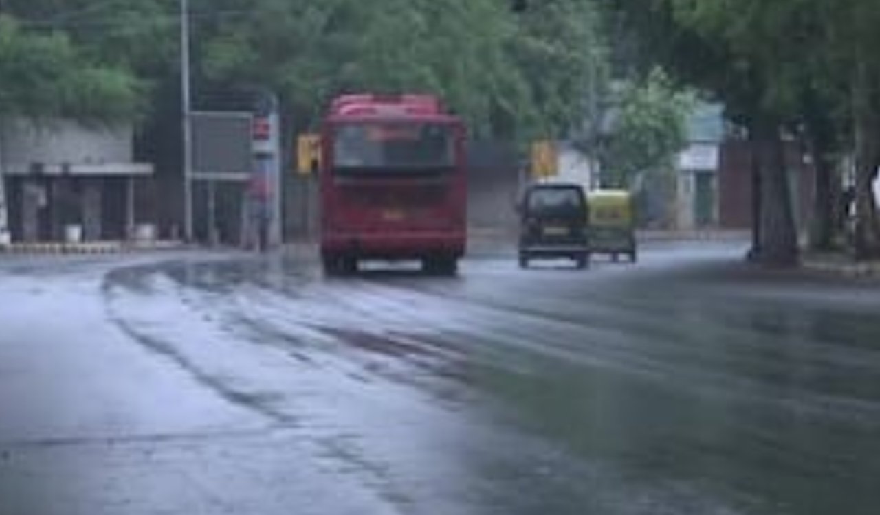 An alert has been issued for rain accompanied by thunderstorms across Jharkhand, including Ranchi, today; the sky will remain cloudy.
