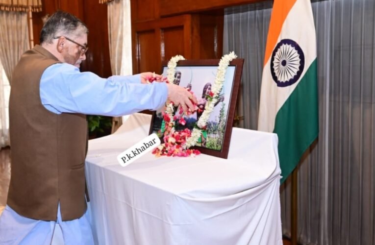 Governor Santosh Kumar Gangwar paid tribute to Sido and Kanhu on Hool Diwas.